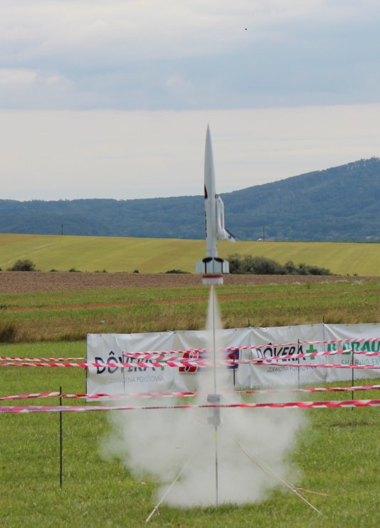 img_2131 nosic raketoplanu  j caja - start